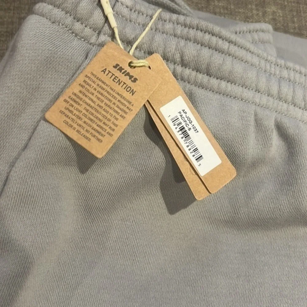 Skims Outdoor Fleece Pullover - Picture 8 of 10